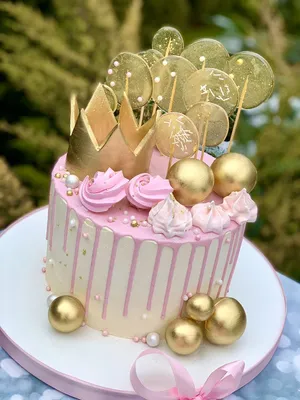 Открытка с именем Каролина С днем рождения Красивые кексы со свечками на  день рождения. Открытки на каждый день с именами и пожеланиями.