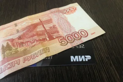 В России появились новые купюры в 1000 и 5000 рублей