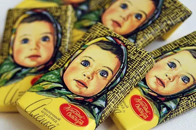 Шоколад молочный Аленка 90 г с бесплатной доставкой на дом из «ВкусВилл» |  Москва и вся Россия