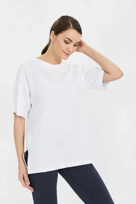 Модные женские футболки 2023 – стильные тренды и фасоны, фото, последние  новинки футболок для девушек