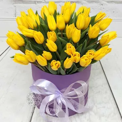 Букет цветов из нарциссов и тюльпанов – купить с доставкой в Москве
