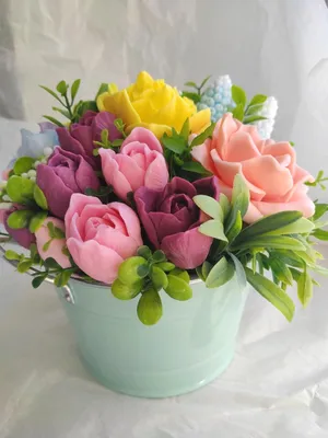Букет весенних цветов в вазе Стоковое Изображение - изображение  насчитывающей виноградина, природа: 144189305