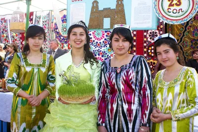 Таджикистан в образе девушки» — создано в Шедевруме
