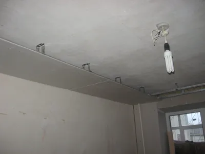 Монтаж одноуровневого потолка из гипсокартона