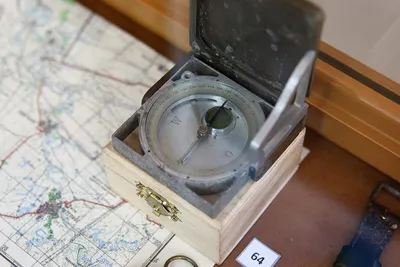 Винтажный старый русский компас Стоковое Фото - изображение насчитывающей  сделано, зеленый: 34565122