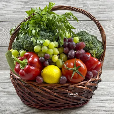 Корзина с овощами и фруктами «Летний ужин» — магазин подарков Макс-ГИФТ