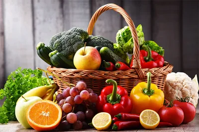 Корзина с цветами, фруктами, ягодами в один слой круглая - БорщБукет |  Букеты из овощей и фруктов | Краснодар