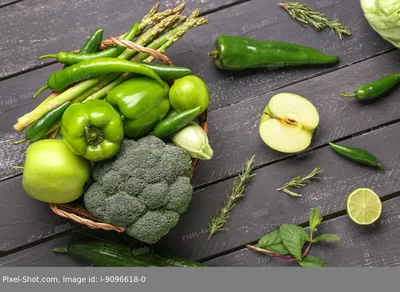 Корзина полная с фруктами и овощами…» — создано в Шедевруме
