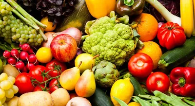 Свежесобранные свежие фрукты овощи и помидоры в корзине Фон И картинка для  бесплатной загрузки - Pngtree