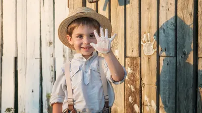 Маленький Мальчик Идет В Школу — стоковые фотографии и другие картинки 8-9  лет - 8-9 лет, Азия, Вертикальный - iStock