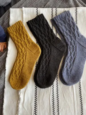 Теплые новогодние носки с нескользящей подошвой, цвет: зеленый купить в  интернет-магазине ТВОЕ, арт.B1615