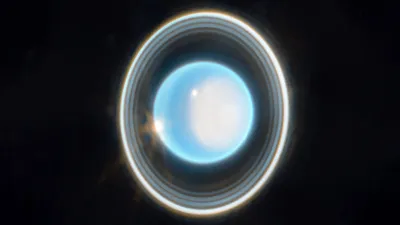 Загадка Урана: почему планета «лежит на боку»