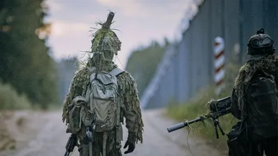 Польский солдат \"случайно\" застрелил беженца на белорусской границе |  Euronews