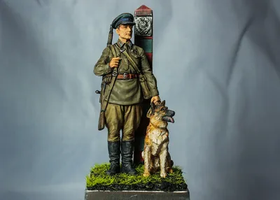 статуэтка Пограничник с собакой - купить в магазине БронзаМания