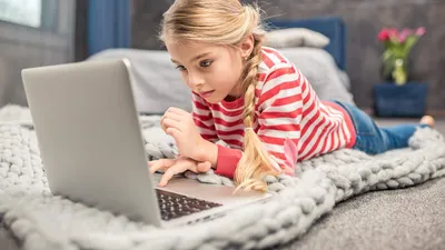 Око за оком: родители стали реже контролировать детей за компьютером |  Статьи | Известия