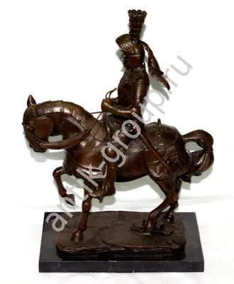 Рыцарь с щитом несется на коне - обои на рабочий стол