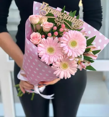 Какие цветы подарить учителю 1 сентября читайте на сайте Premium-flowers