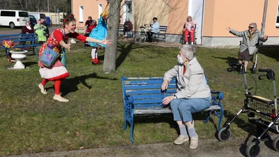 Поздравляем с днем рождения Елену Владимировну Тиханову, директора  Любытинского дома-интерната для престарелых и инвалидов!.. | ВКонтакте