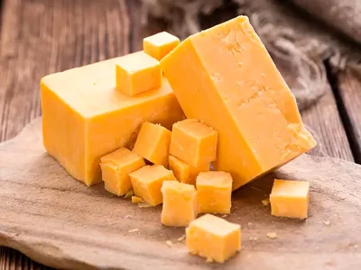 Сыр Клуб Сыра полутвёрдый витязь 50% кг | Твёрдый | Arbuz.kz