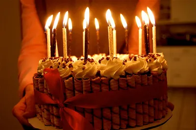 торт со свечами, празднование дня рождения, иконка с изображением контура  Иллюстрация вектора - иллюстрации насчитывающей вкусно, украшение: 157647115