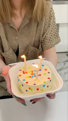 Праздничный торт со свечками на …» — создано в Шедевруме