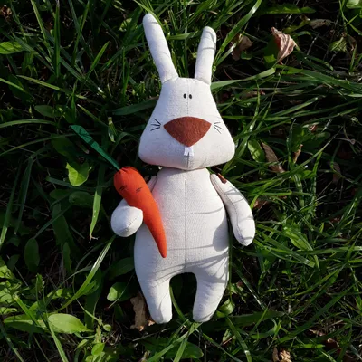 Фигурка зайца с морковкой из полистоуна | Купить статуэтку заяц в  интернет-магазине