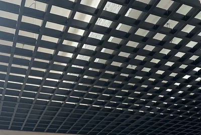 Потолок грильято 75х75 черный купить по доступной цене в компании  \"Альфа-Про\", Москва