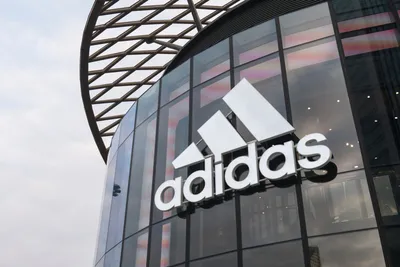 Adidas планирует вернуться на рынок РФ под другим названием – Новости  ритейла и розничной торговли | Retail.ru