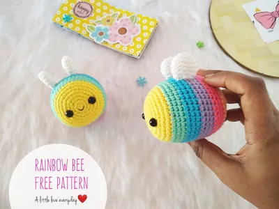 Rainbow bee amigurumi pattern - A little love everyday!