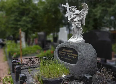 Памятник на могилу с ангелом: фото и цены - купить в Москве