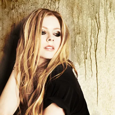Avril Lavigne: от панка-оторвы до драматичной поп-певицы. | Журнал МУЗилка  | Дзен
