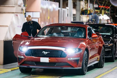 2024 Ford Mustang looks to broaden ICE appeal as rivals bow out |  Automotive News