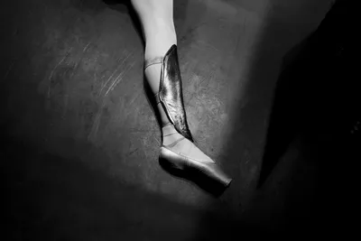 Танцующая балерина. чернила черно-белый рисунок | Премиум Фото