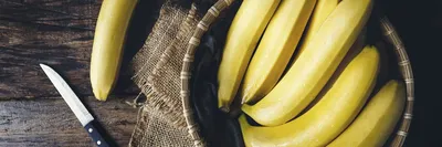 Очищенного Банана — стоковые фотографии и другие картинки Банан - Банан,  Изолированный предмет, Кожура - iStock