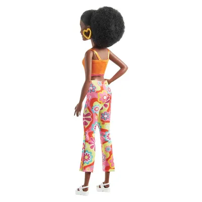 Barbie Модницы с длинными черными волосами и цветочным платьем с пышными  рукавами и ремешками на фиолетовых каблуках с кольцом-бабочкой  Многоцветный| Kidinn
