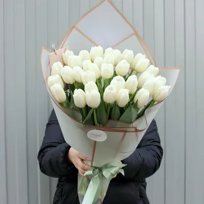 Букет белых тюльпанов купить по цене 5350 рублей в Хабаровске — интернет  магазин Shop Flower.
