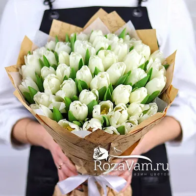 25 белых тюльпанов с ирисом - купить в Москве по цене 3690 р - Magic Flower