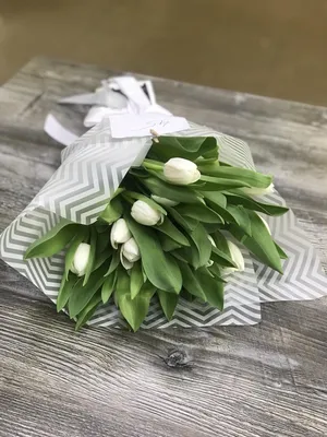 5 белых тюльпанов | доставка по Москве и области