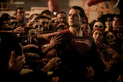 Зак Снайдер рассказал, в чем смысл фильма \"Бэтмен против Супермена\" -  Российская газета