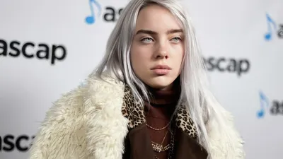 Billie Eilish. Люби, раскрашивай, рисуй - купить книгу с доставкой в  интернет-магазине «Читай-город». ISBN: 978-5-04-110963-9