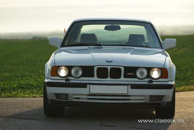 Brochure - The BMW 5-Series (E34 2/90) – BMW CCA Foundation