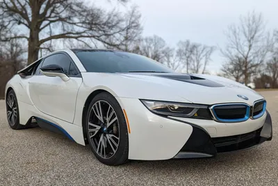 Video Review: BMW i8 Is a Futuristic Hybrid That Drives Like a Rocket - The  New York Times