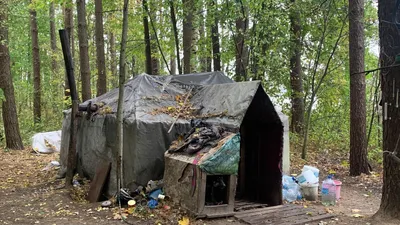 Бывает, что меня принимают за бомжа»: поговорили с пианистом, который стал  городской легендой