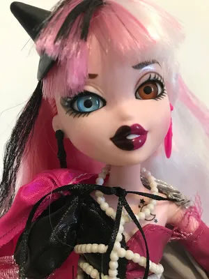 BRATZ BRATZILLAZ GLAM GETS WICKED JADE J'ADORE