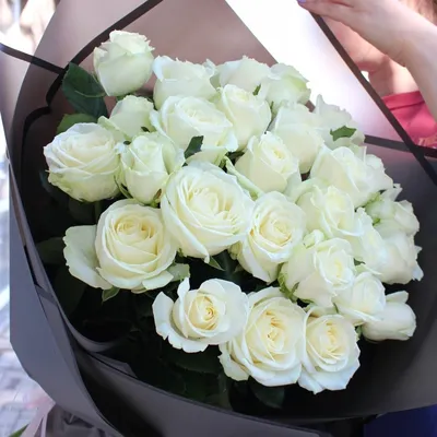 Купить букет белых роз 5700 р. в интернет магазине Модный букет с доставкой  по Москве