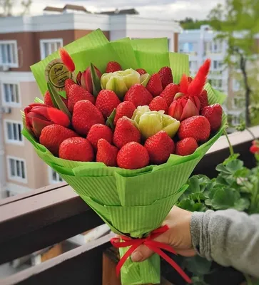 Купить букет из фруктов \"тутти-фрутти\" в корзине в Ханты-Мансийске в  интернет-магазине «Империя Цветов»