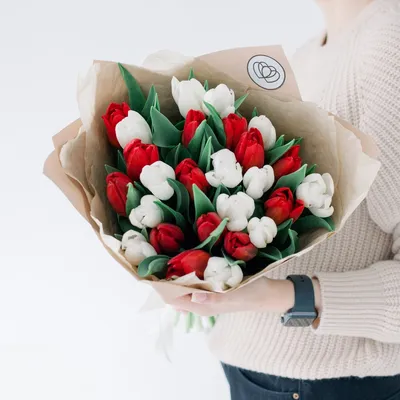 Красные розы с датой от 51 шт. за 9 990 руб. | Бесплатная доставка цветов  по Москве