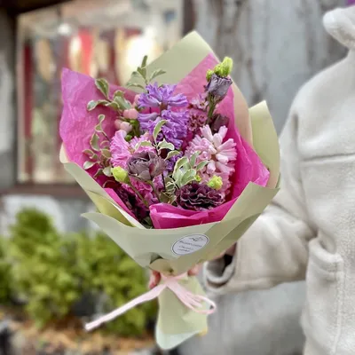 Тюльпаны с мимозами в коробке - 81 шт. за 22 590 руб. | Бесплатная доставка  цветов по Москве