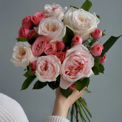 Купить Букет из 11 веток нежных кустовых роз без упаковки с доставкой в  Курске, каталог Букеты с розами - «MarnaFlowers».