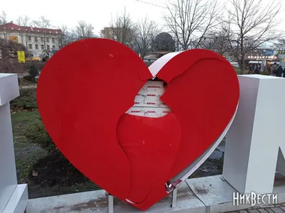 В городском сквере Александрова появились \"сердце\", буква \"А\" и фонтан